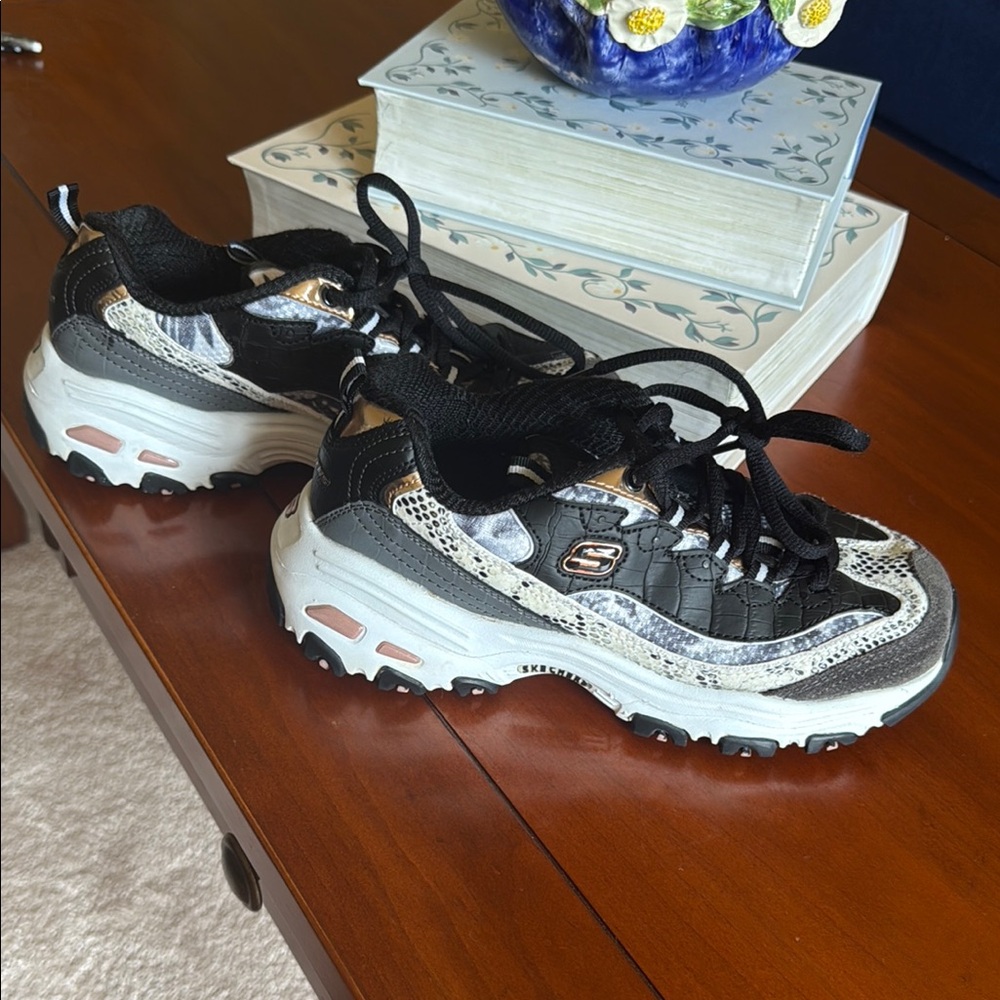Skechers Black and White Sneakers Casual Athletic Style